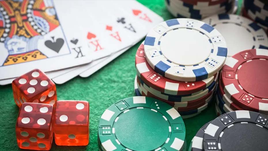 Strategies to Win at Live Poker